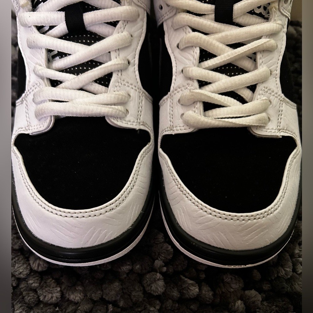 Nike TightBooth SB Dunk Low Pro Black and White Sneakers/Skateboard Shoes Size 8 - Picture 3 of 16